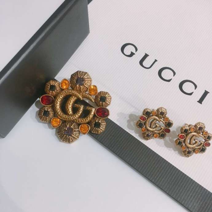 Picture of Gucci Sets _SKUGuccisuits101810010185